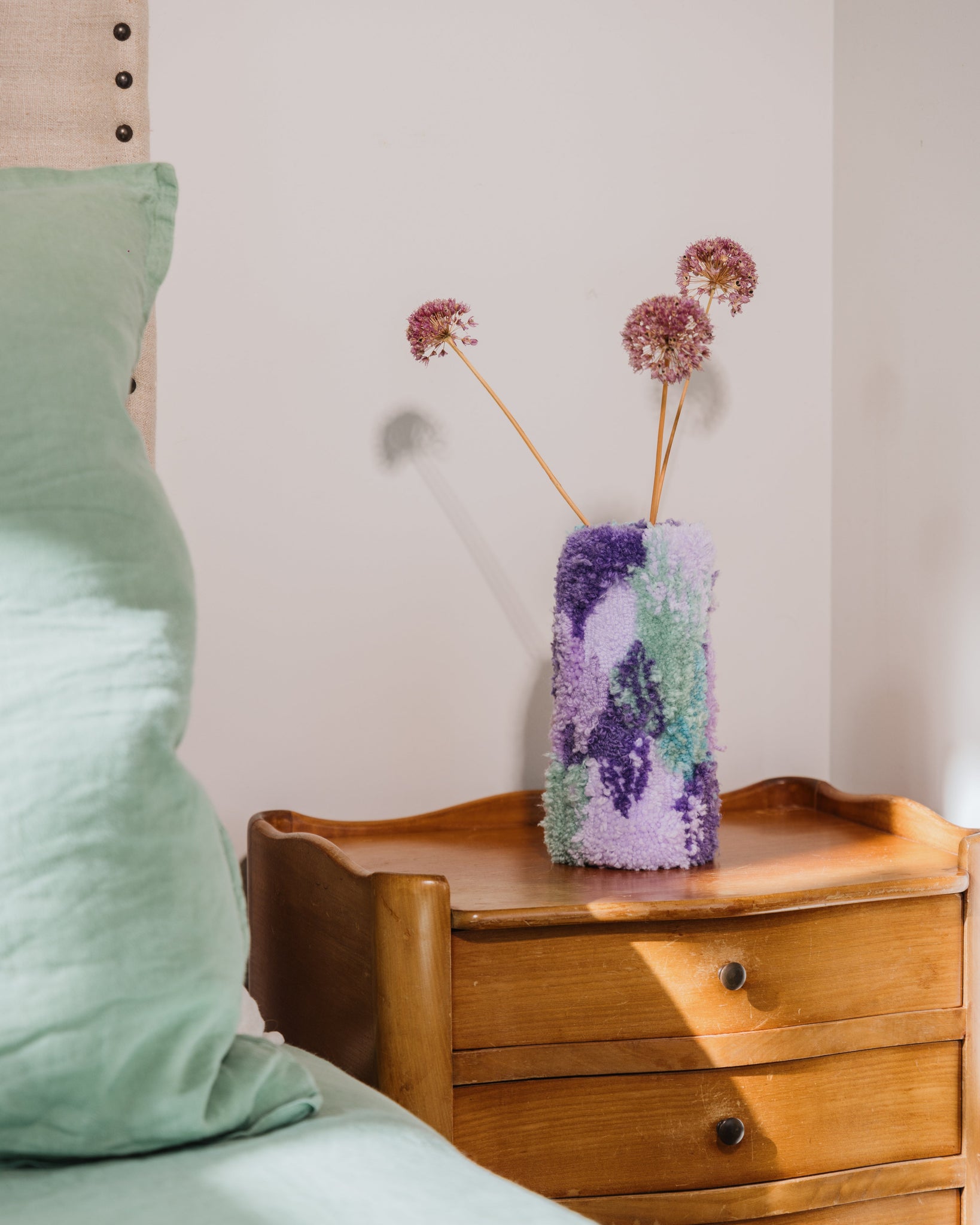 Petit Vase à Reliefs